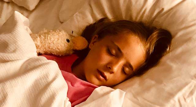 girl sleeping on bed 1359554.jpg